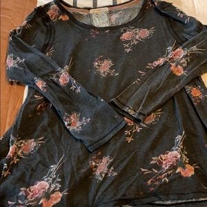 Gray Floral Top gorgeous lace down the back XL